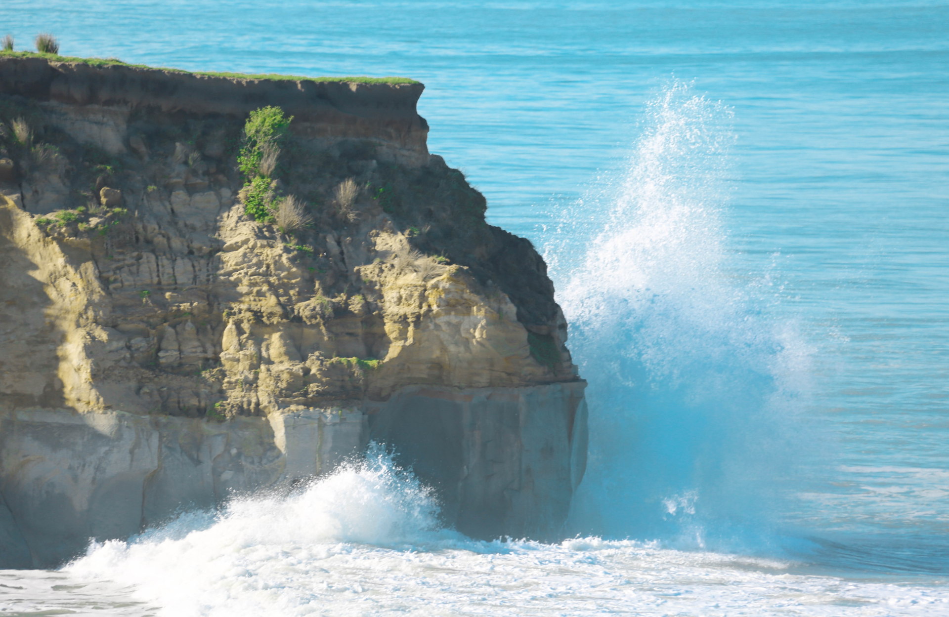 Waves at Kai Iwi Beach, Whanganui